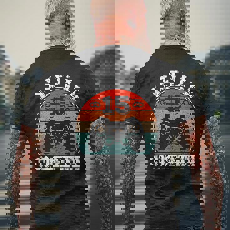 結婚15周年記念 15年目の結婚記念日 結婚15年目 Level 15 Complete メンズTシャツ バックプリント 高齢者への贈り物