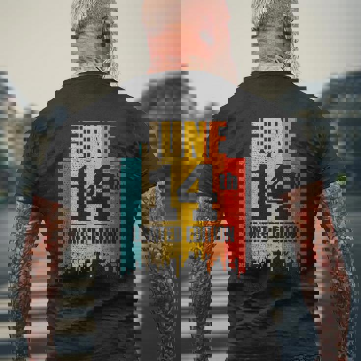 誕生日 6 月 14 日 レトロ ヴィンテージ メンズTシャツ バックプリント 高齢者への贈り物