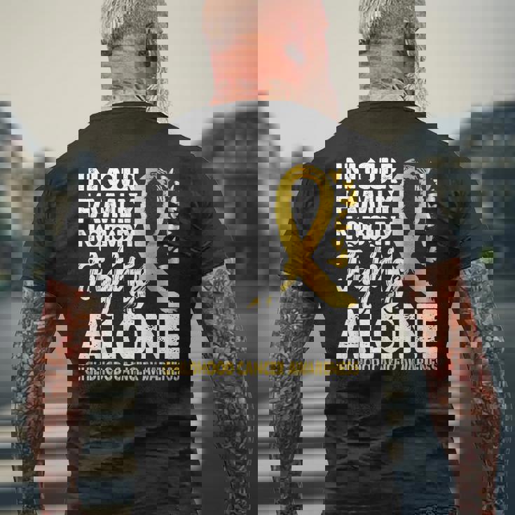 誰も一人で戦わない 小児がん啓発ゴールドリボン メンズTシャツ バックプリント 高齢者への贈り物