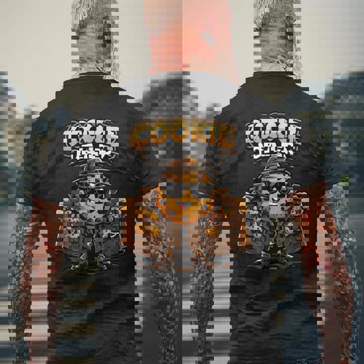 面白くて愛らしいクッキーディーラーかわいい漫画のパン屋 メンズTシャツ バックプリント 高齢者への贈り物