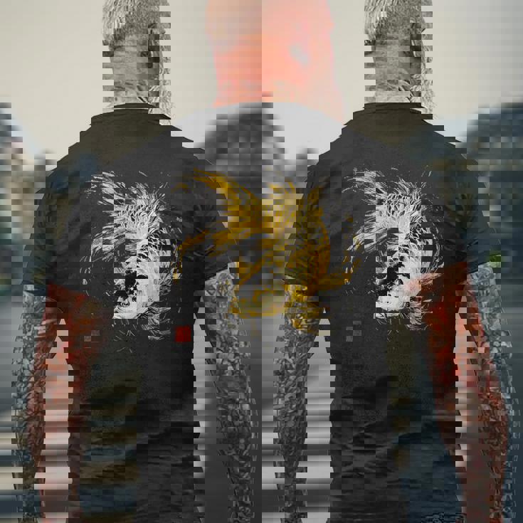 鯉 黒金 アクアリウム ニシキゴイ 観賞魚 イラスト メンズTシャツ バックプリント 高齢者への贈り物