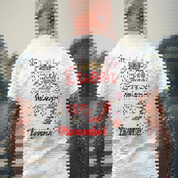 1975年11月 誕生日 この女王は1975年11月に生まれました メンズTシャツ バックプリント 高齢者への贈り物