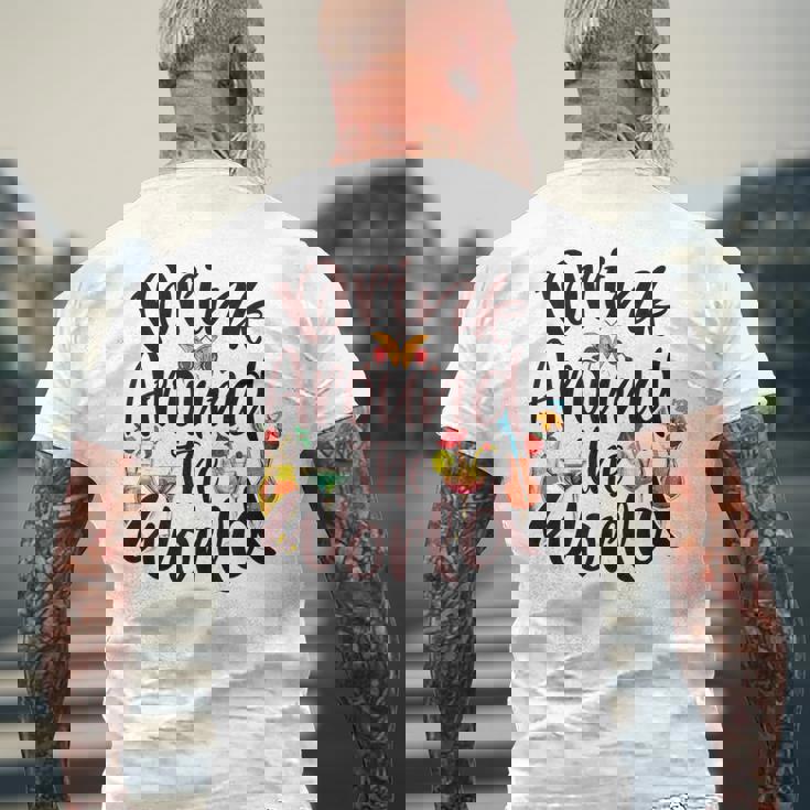 Family Drinking Around The World チェックリスト パスポート メンズTシャツ バックプリント 高齢者への贈り物