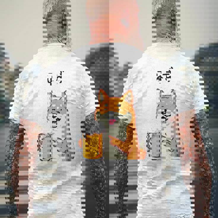 【みず】 柴犬 ビール 酒 生ビール 水 酒好き飲酒 おもしろ 面白い ネタ ウケ狙い お酒 メンズTシャツ バックプリント 高齢者への贈り物