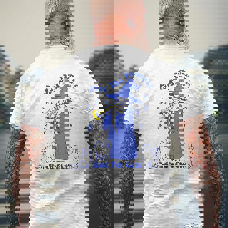 トランペットとペットの猫を弾く メンズTシャツ バックプリント 高齢者への贈り物