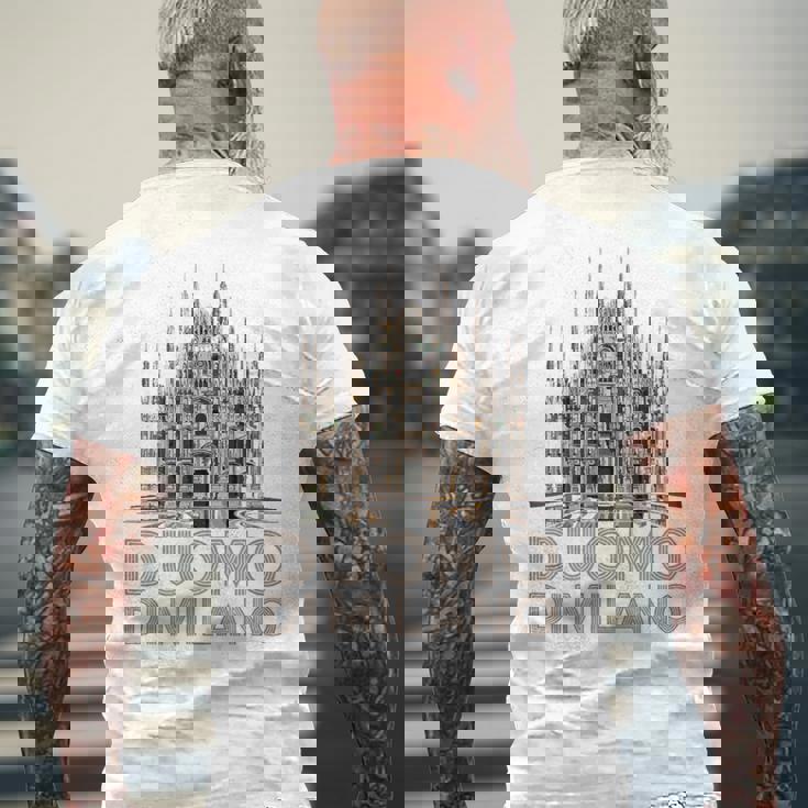 ドゥオーモ・ディ・ミラノ大聖堂のイラスト メンズTシャツ バックプリント 高齢者への贈り物