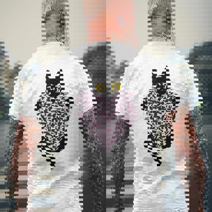 ピンクのヒョウ柄ハートを持つ黒猫 メンズTシャツ バックプリント 高齢者への贈り物