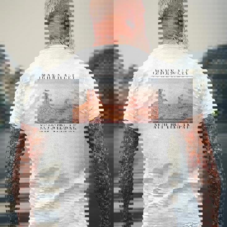 モニュメントバレー ナバホ族公園 アリゾナ ユタ州 メンズTシャツ バックプリント 高齢者への贈り物