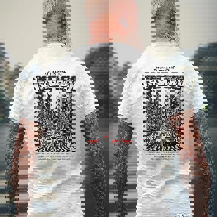 ヴィンテージ 香港 ストリート シーン 赤 タクシー 九龍 Hkg アジア メンズTシャツ バックプリント 高齢者への贈り物