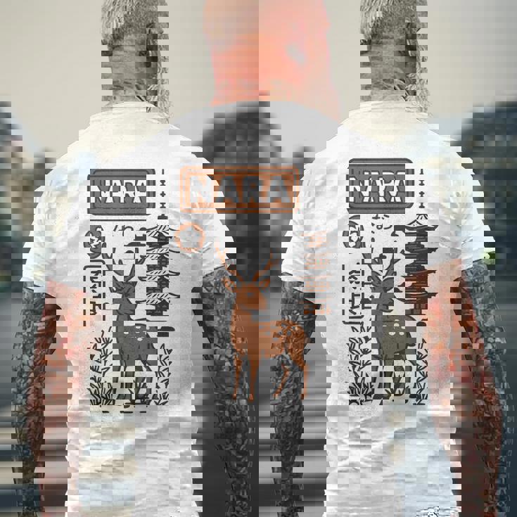 奈良 日本 鹿 日本語タイポグラフィ 漢字 自然 旅行 メンズTシャツ バックプリント 高齢者への贈り物