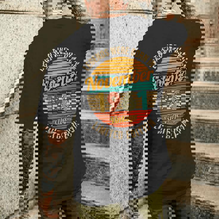 1961年11月生まれのレジェンドたち 62歳の誕生日 メンズTシャツ バックプリント 彼への贈り物