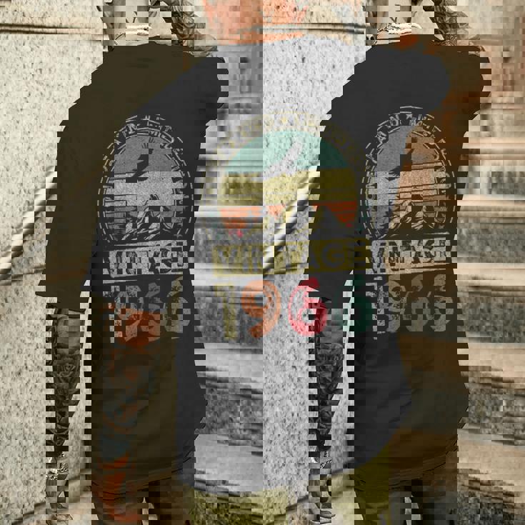 1966年ヴィンテージ、限定版、60歳の誕生日、60歳 メンズTシャツ バックプリント 彼への贈り物