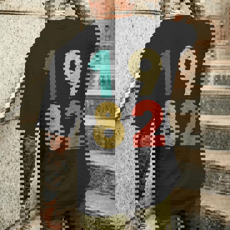 1982 デザイン レトロバースデーヴィンテージ 1982 メンズTシャツ バックプリント 彼への贈り物