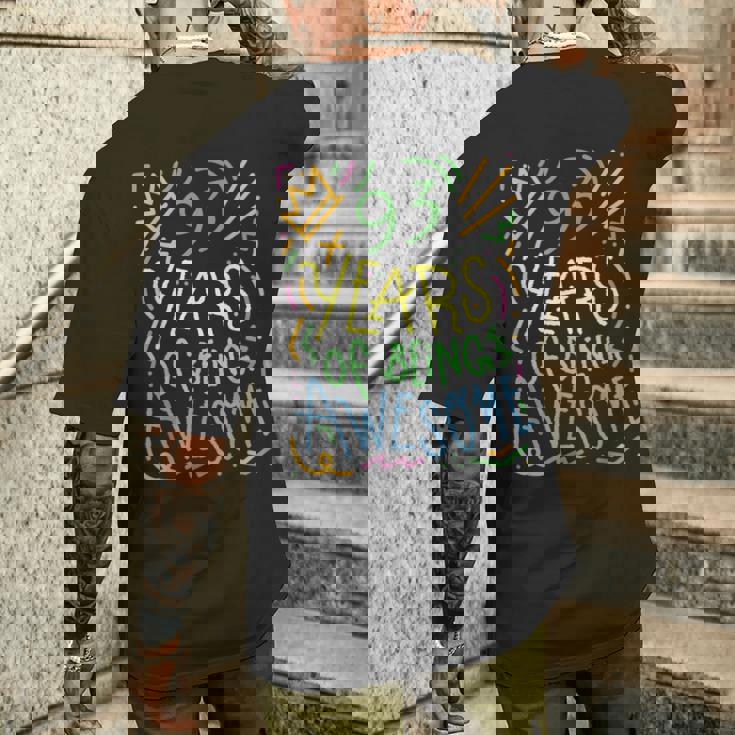 93 Years Of Being Awesome 93歳の誕生日 93歳 メンズTシャツ バックプリント 彼への贈り物