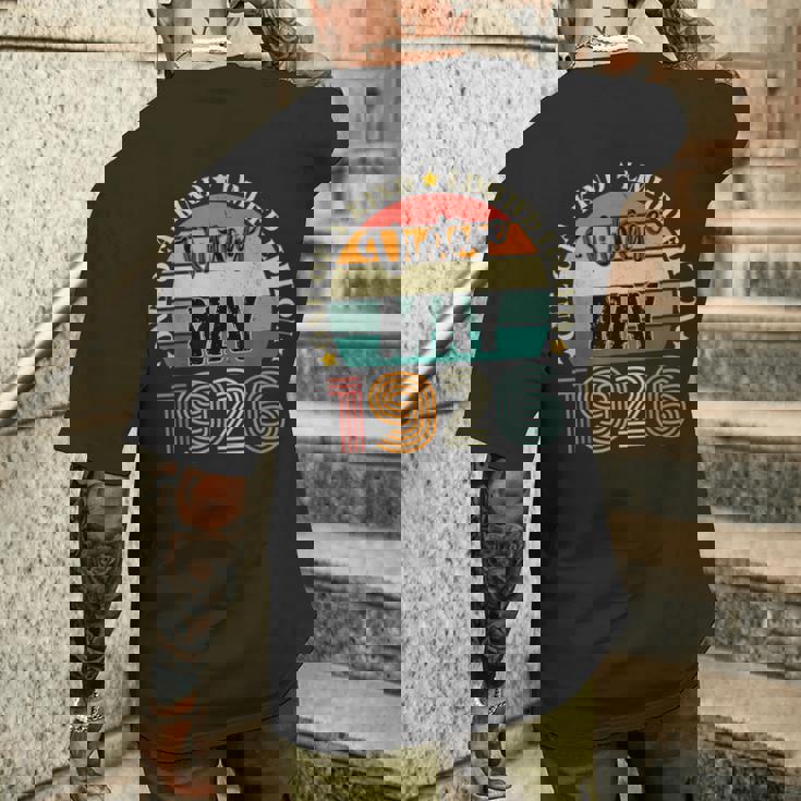 98歳 ヴィンテージ 1926年5月 98歳の誕生日 レトロ メンズTシャツ バックプリント 彼への贈り物