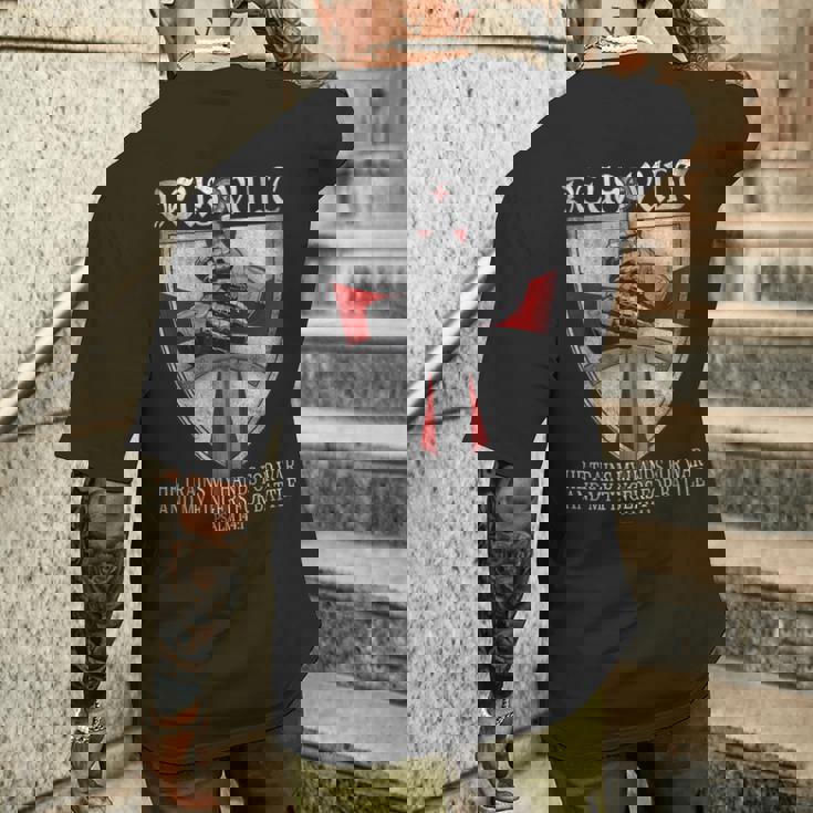 Deusult He Trains My Hands For War Templar Knights メンズTシャツ バックプリント 彼への贈り物