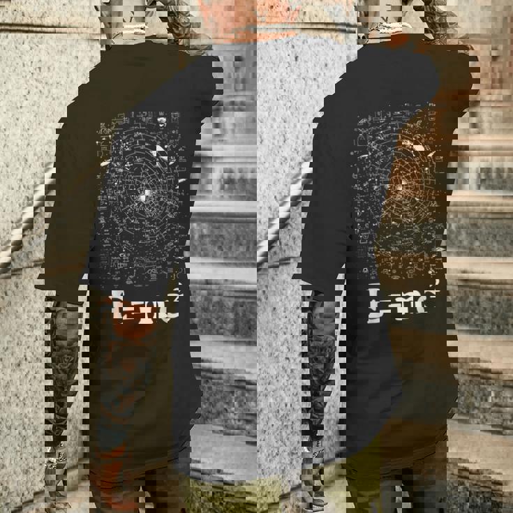 EMc2 方程式 物理学 相対性理論 数学 数学 メンズTシャツ バックプリント 彼への贈り物