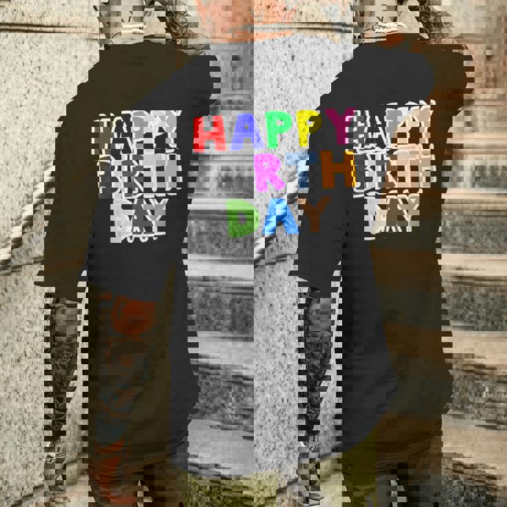 Happy Birthday（ハッピーバースデー）カラフルポップ【お誕生日 プリント】サプライズ 文字 イベントデザイン メンズTシャツ バックプリント 彼への贈り物