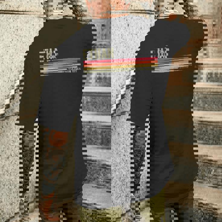 Humour Phrase Drôle Ethan Prénom Personnalisé Ethan T-shirt imprimé au dos Cadeaux pour lui