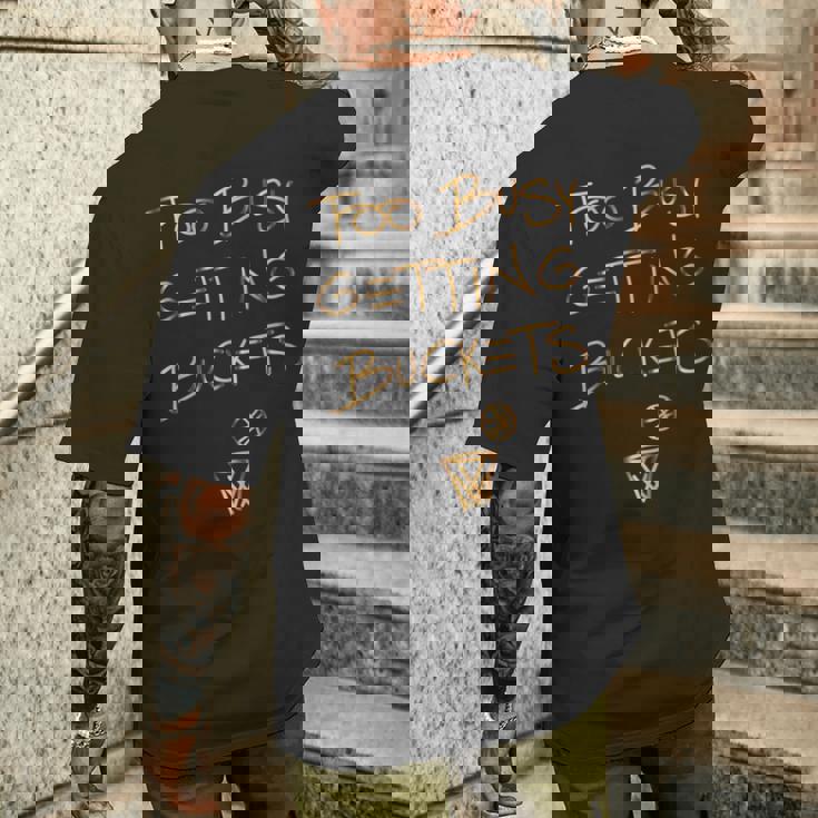 Too Busy Getting Buckets 面白いバスケットボール メンズTシャツ バックプリント 彼への贈り物