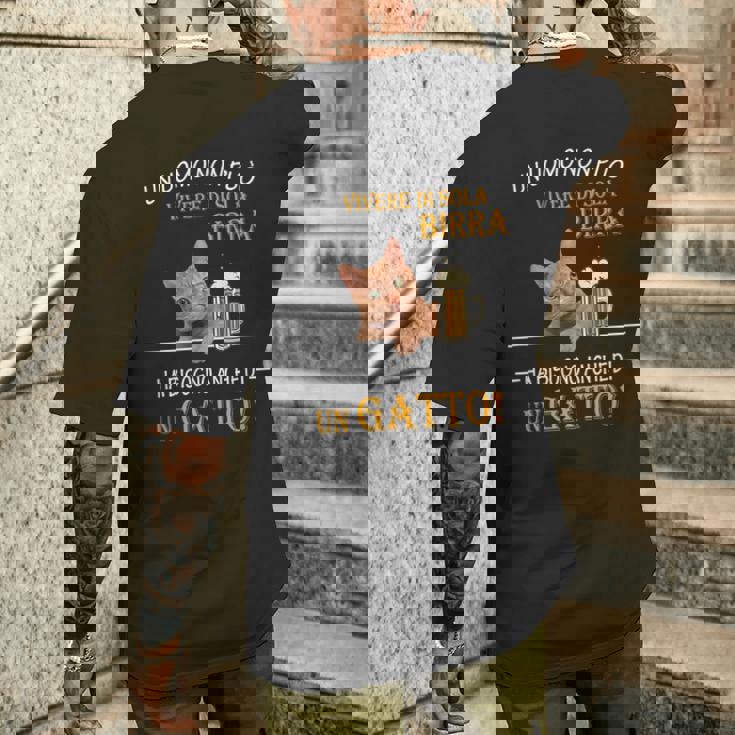 Un Uomo Non Puòivere Diola Birra Gatto Papà Gatti T-shirt da uomo con stampa posteriore Regalos para él