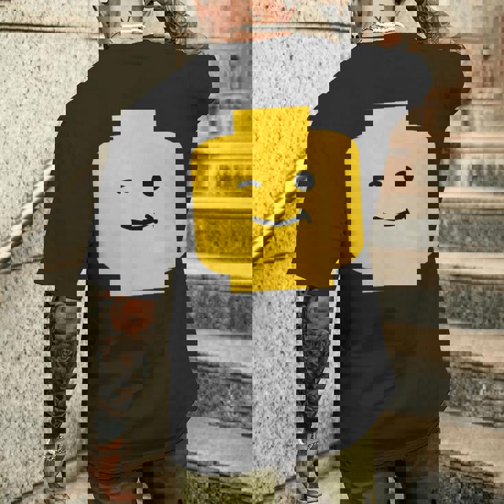 Winking Winky Face ミニフィグ ブリックトイtシャツ メンズTシャツ バックプリント 彼への贈り物