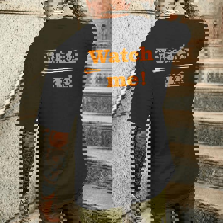 「 Watch Me 」最高の音楽監督に贈られる面白い音楽指揮者のミーム 「 Music Conductor 」 メンズTシャツ バックプリント 彼への贈り物