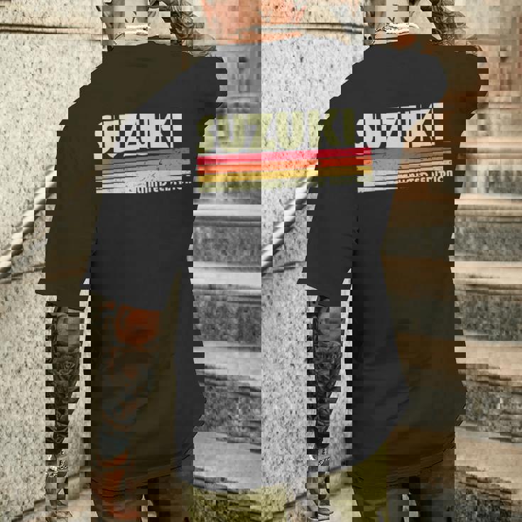 【 鈴木 すずき スズキ 】名字 家族お揃い ギャグ ネタ ウケ狙い 贈り物 ギフト 面白い おもしろ メンズTシャツ バックプリント 彼への贈り物