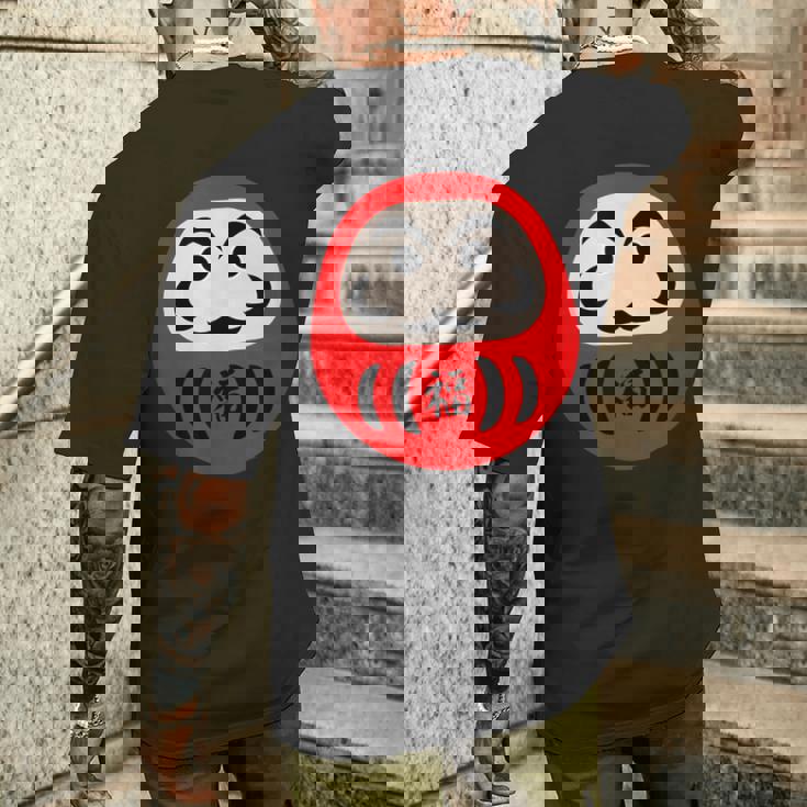 【だるま 福】面白い おもしろ 文字入り 開運グッズ 運気アップ 縁起物 ラッキー 和柄 ネタ ウケ狙い 日本 お土産 メンズTシャツ バックプリント 彼への贈り物