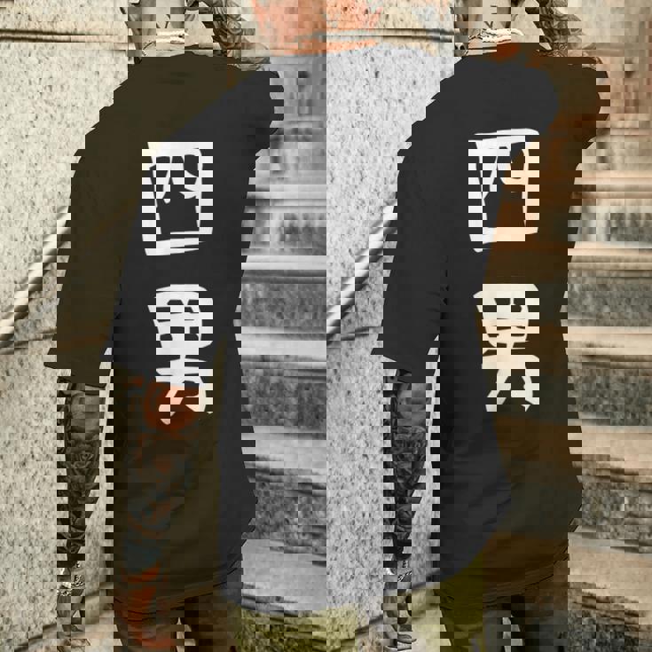 【四男】面白い 文字 家族お揃い ギャグ ネタ ウケ狙い 笑える 笑いが取れる おもしろ メンズTシャツ バックプリント 彼への贈り物