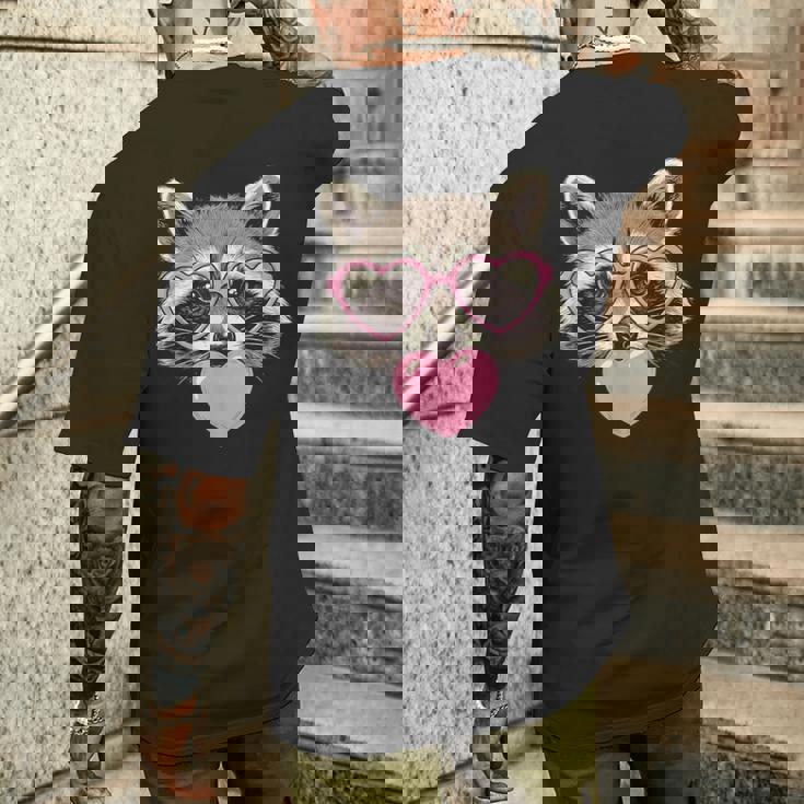 かわいいアライグマが吹くピンクのバレンタイン ハート バブルガム メンズTシャツ バックプリント 彼への贈り物