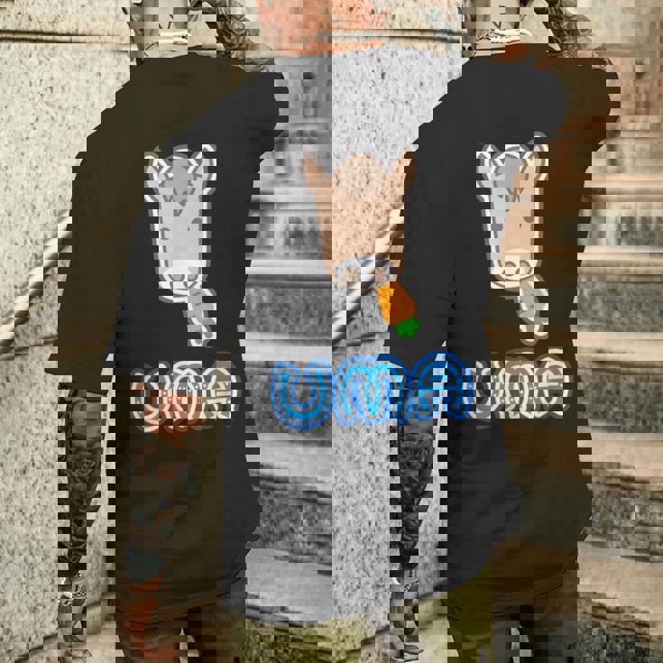 ウマ Uma 午年 ニンジン 蹄鉄【馬年】2026《干支 十二支》【どうぶつフレンズ】面白 かわいい キャラクター メンズTシャツ バックプリント 彼への贈り物