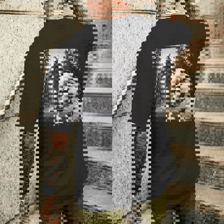 シーズーとビッグフットの森の冒険 メンズTシャツ バックプリント 彼への贈り物