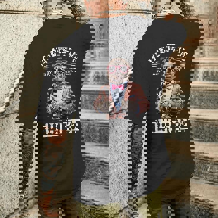 ナマケモノのスーツでおねしょの日々は恥ずかしいけど恥ずかしい。 メンズTシャツ バックプリント 彼への贈り物