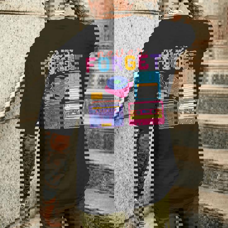 ネバーフォーゲット カセットテープ フロッピーディスク オールドスクール レトロ メンズTシャツ バックプリント 彼への贈り物