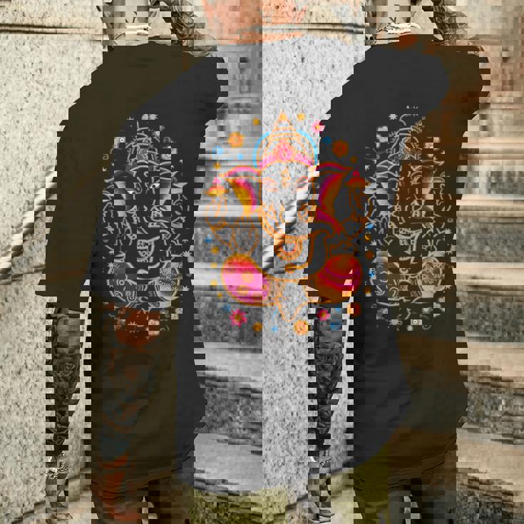 ヒンドゥー教 ガネーシャ プージャ 象 神 インド 瞑想 ヨガ ムルティ メンズTシャツ バックプリント 彼への贈り物