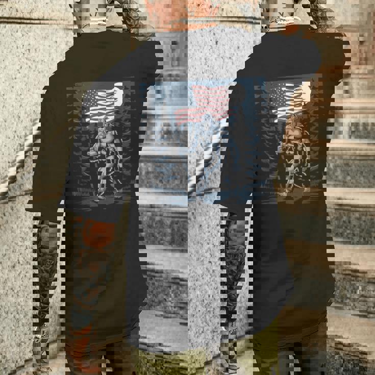 ビッグフット サスカッチ アメリカ国旗 愛国的 7月4日 アメリカ メンズTシャツ バックプリント 彼への贈り物