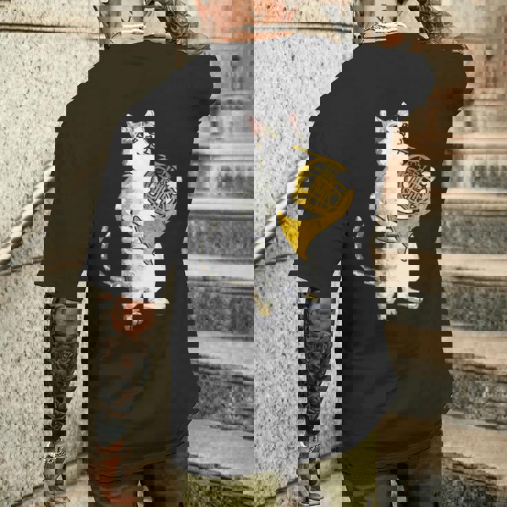 フレンチホルン音楽家オーケストラ音楽を奏でるクールな猫 メンズTシャツ バックプリント 彼への贈り物