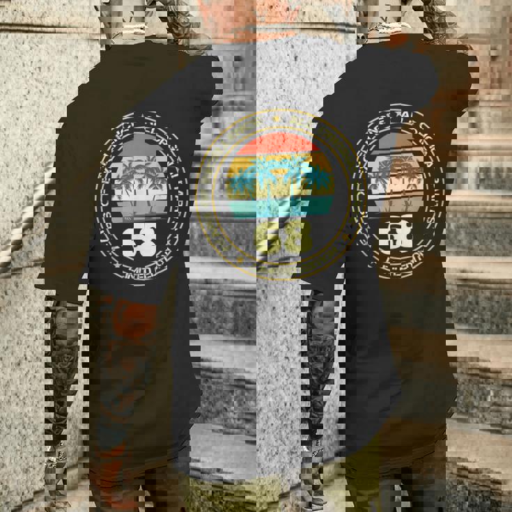 ヴィンテージ 68歳の誕生日のデコレーション 男性用 68歳の誕生日 メンズTシャツ バックプリント 彼への贈り物