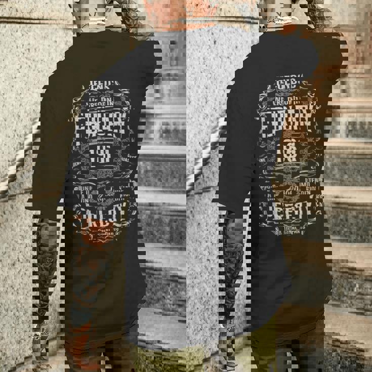 ヴィンテージ65歳の誕生日レジェンドは1961年2月に誕生しました。 メンズTシャツ バックプリント 彼への贈り物