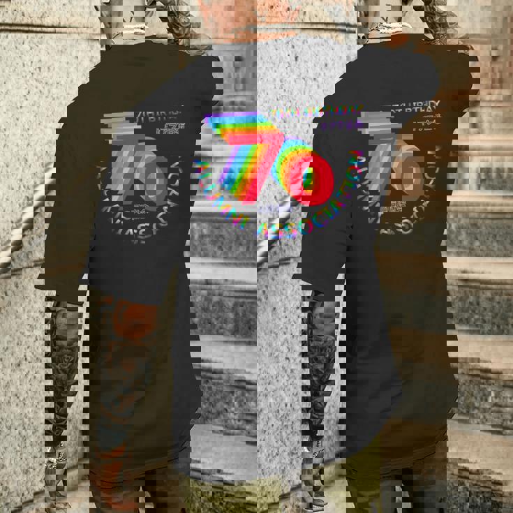 古希 同窓会 70歳 アラ古希 70歳誕生日 古希祝い 長寿 七色 70古希の集まり レインボーカラー 虹色 メンズTシャツ バックプリント 彼への贈り物