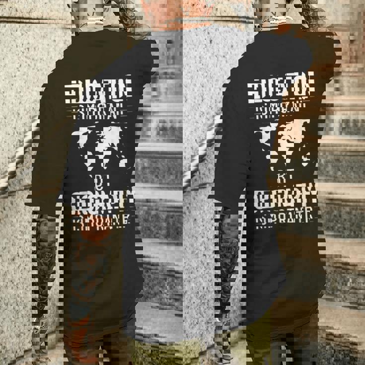 地理教師 地理学者 世界地図 学習史 メンズTシャツ バックプリント 彼への贈り物