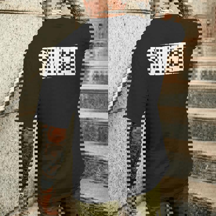 巨大な文字に甘いという言葉を込めて メンズTシャツ バックプリント 彼への贈り物