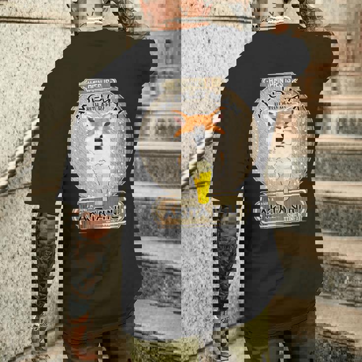 幸せはビールを持つ老人にあり 秋田犬 メンズTシャツ バックプリント 彼への贈り物