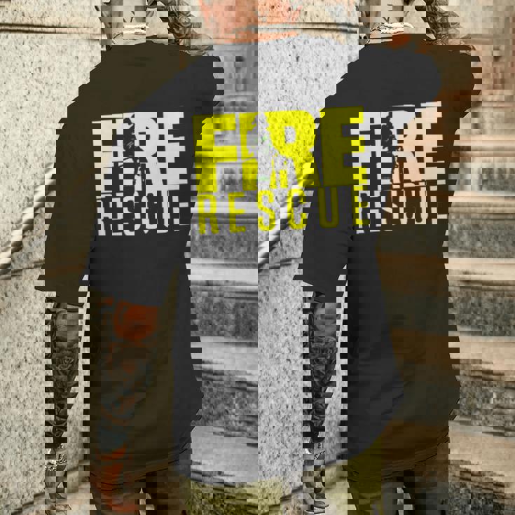 消防救助部 消防士 消防士 制服 メンズTシャツ バックプリント 彼への贈り物