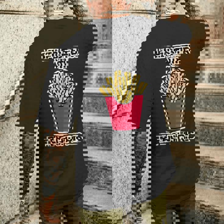 男性用フライドポテトデザイン フライドポテトと一緒に人生はより良いです メンズTシャツ バックプリント 彼への贈り物