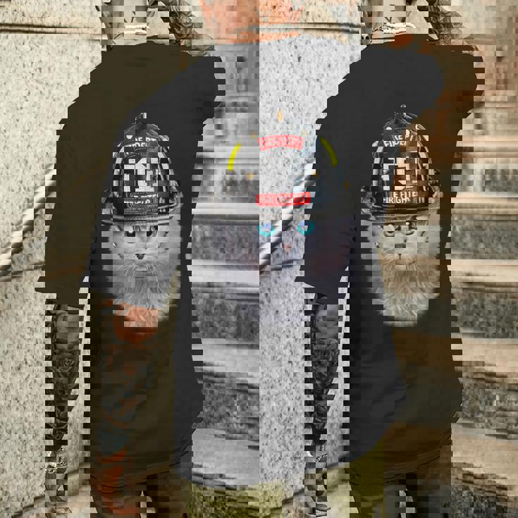 白いペルシャ猫 ねこ 消防士 メンズTシャツ バックプリント 彼への贈り物