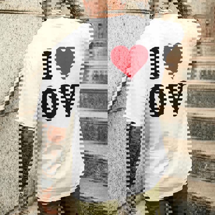 I Heart Ov Initials I Love OV First And Last Name O メンズTシャツ バックプリント 彼への贈り物