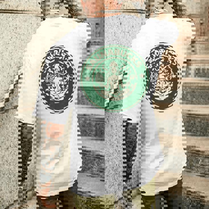 Saunabucks サウナ パロディ サウナー向け おもしろデザイン ととのう グッズ おもしろ 文字 スタバ カフェ メンズTシャツ バックプリント 彼への贈り物