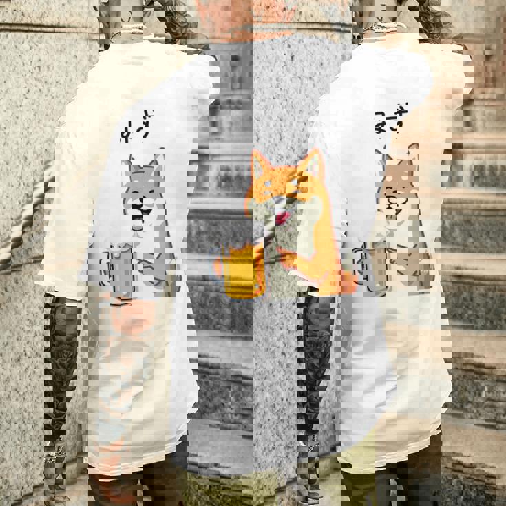 【みず】 柴犬 ビール 酒 生ビール 水 酒好き飲酒 おもしろ 面白い ネタ ウケ狙い お酒 メンズTシャツ バックプリント 彼への贈り物